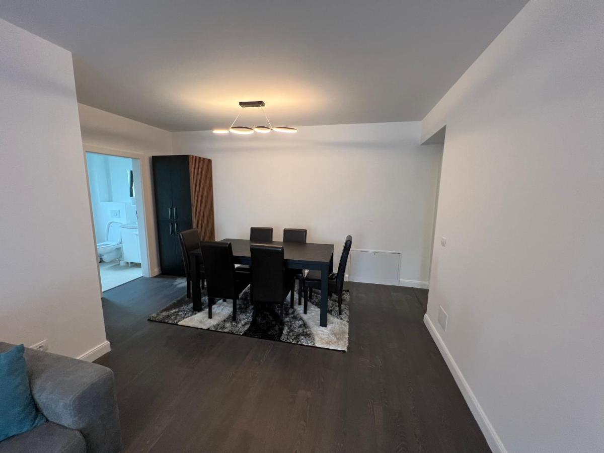 Appartamento Apartament Lux Zona Stadion Ion Oblemenco Craiova Esterno foto